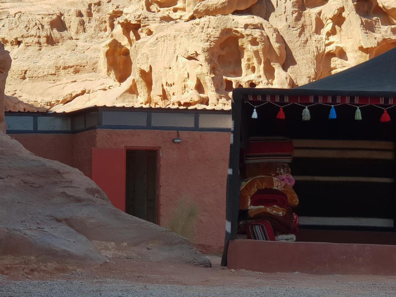 Real Bedouin Experience Tours & Camp Hotel Wadi Rum Exterior foto