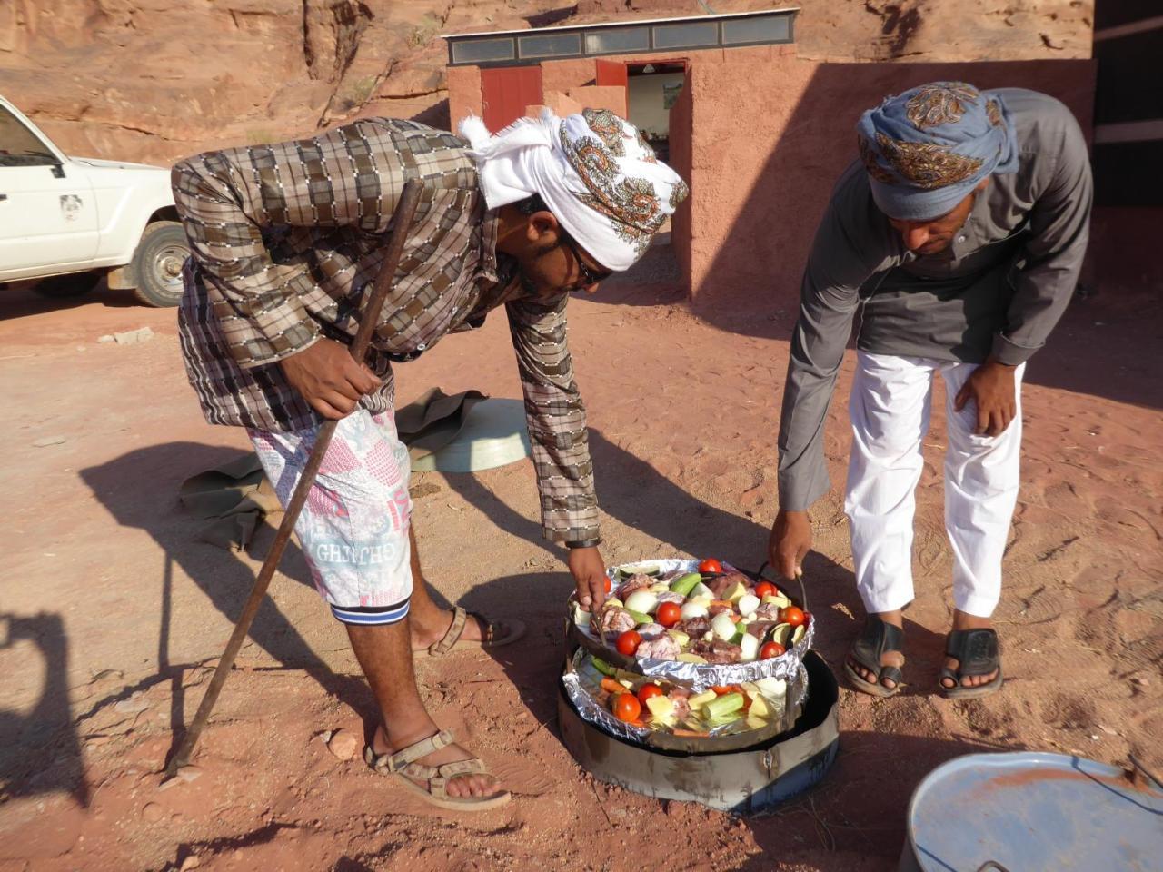 Real Bedouin Experience Tours & Camp Hotel Wadi Rum Exterior foto